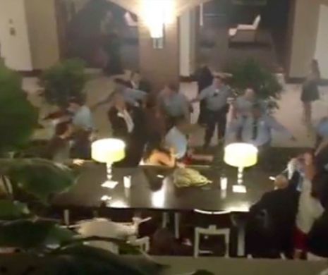 Bătaie epocală la NUNTĂ. Peste 100 de invitaţi au fost implicaţi, zeci de poliţişti au trebuit să intervină | VIDEO
