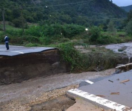 COD PORTOCALIU de inundaţii în Timiş, Caraş-Severin şi Mehedinţi. Patru trenuri sunt ANULATE