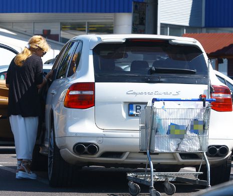 Dana Patriciu si-a urcat cumparaturile in Porsche, apoi a facut un gest neasteptat. Are legatura cu carutul de cumparaturi