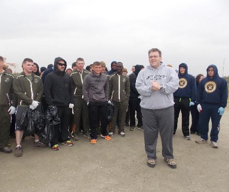 Însărcinatul cu afaceri al SUA şi militari americani au curăţat plaja Năvodari