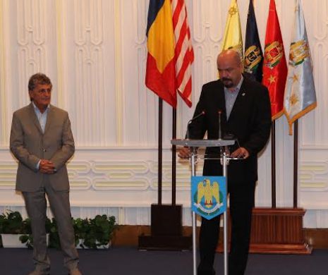 Istoricul şi jurnalistul Florian Bichir, decorat cu Emblema de Merit „Partener pentru Apărare”