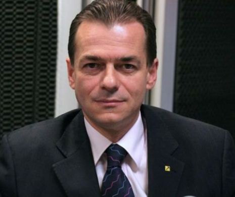 Ludovic Orban i-a făcut o introducere specială, ca la box, lui Klaus Iohannis, la Târgovişte