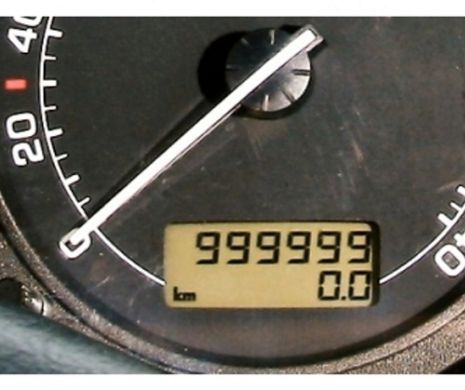 Maşina cu UN MILION de kilometri la bord. Pompierii din Galaţi îşi pun baza în ea | FOTO