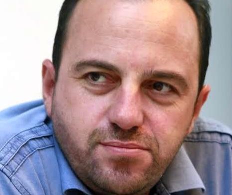 Micii Dumnezei din Casa Poporului