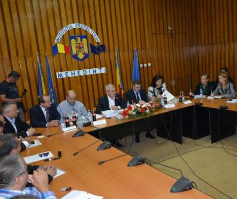 Microbuze şcolare, atenţionări pentru primarii mehedinţeni şi promisiuni electorale pentru RAAN, de la Dragnea