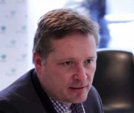 Mitch Stewart: Iohannis este continuatorul regimului Băsescu. Ponta poate aduce o perspectivă nouă