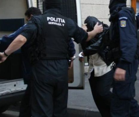 Percheziţii în Galaţi, se verifică contrate publice acordate preferenţial