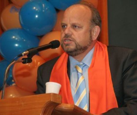 Primarul din Rădăuți a fost reținut. El a șantajat un consilier local să voteze o hotărâre prin care Primăria plătea 65.000 de euro unei avocate