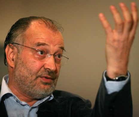 Stelian Tănase susține că  purtătorul de cuvânt al Guvernului, Corneliu Calotă, i-a cerut să scoată doi oameni de pe post