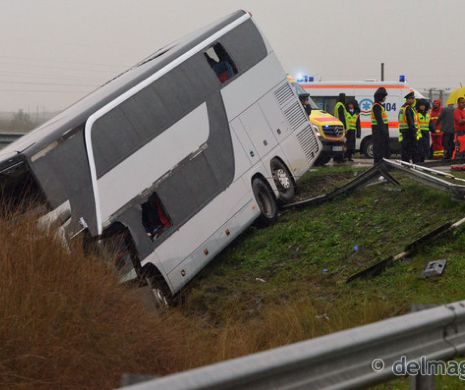 Un autocar cu 20 români la bord s-a RĂSTURNAT în Ungaria: Mai mulţi călători sunt RĂNIŢI