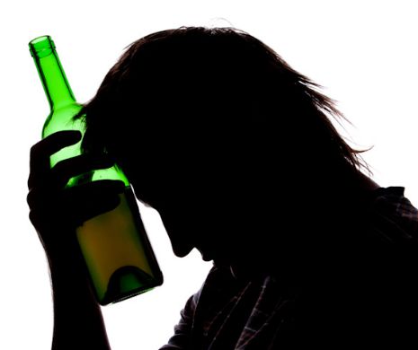 Un băcăuan a murit la trei zile după ce a fost lovit cu o sticlă în cap. Conflictul a pornit de la o manea