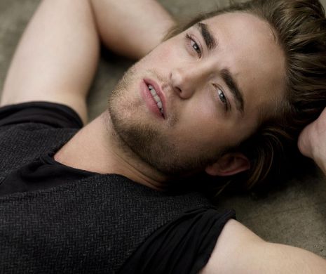 Vampirul Pattinson iubeşte din nou