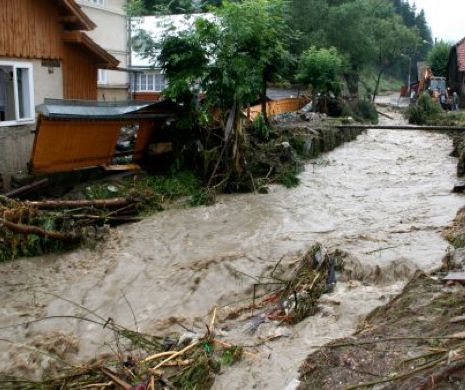 VIITURĂ DE DOI METRI în Timiș. Pompierii de la ISU Banat, chemați să salveze un sat