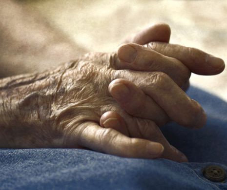 A ajuns la 118 ani deşi este EXTREM de săracă. Abia acum primeşte prima pensie. Vezi ce bine arată