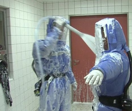 Cum SĂ TE FEREŞTI DE EBOLA. Cum arată salonul pregătit ÎN ROMÂNIA pentru tratarea posibililor pacienţi. Nu există leac?