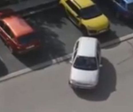 DEMENŢIAL. Această ŞOFERIŢĂ a realizat cea mai PROASTĂ parcare din istorie. Toţi au râs de ea când au văzut imaginile | VIDEO