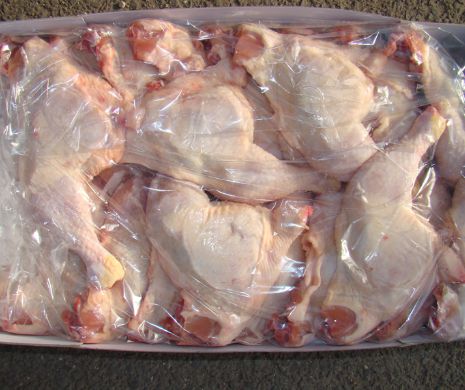 DEZGUSTĂTOR. Ce a găsit într-un PUI cumpărat de la un magazin alimentar