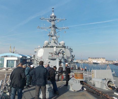 Distrugătorul USS Cole, atacat de teroriştii Al Qaida în 2000, a ancorat la Constanţa