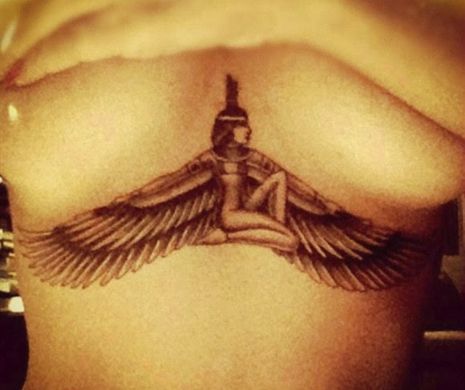 Dreaptă, cu lichid LĂPTOS. Ce foloseau egiptenii pentru a performa sexual ÎNCONTINUU