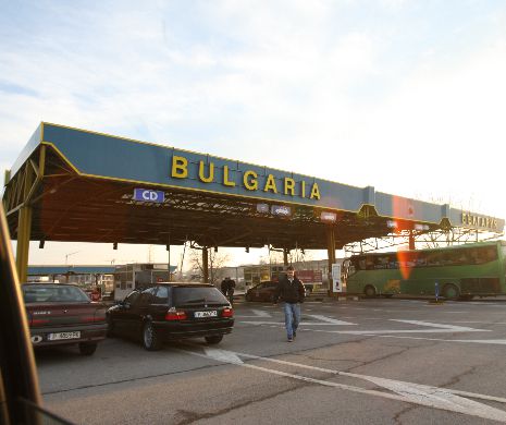 EXCLUISV EVZ. Mită pentru înmatricularea la Ruse a bolizilor de lux. Polițiștii români și bulgari împărțeau frățește șpăgile de la samsarii de mașini