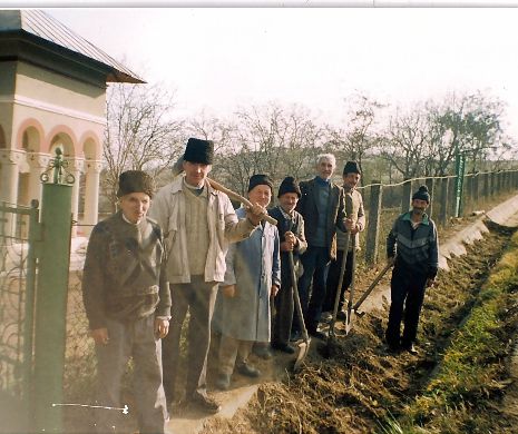 EXCLUSIV PRINT. Primarul le-a furat pământul țăranilor și i-a păcălit să-l voteze din nou