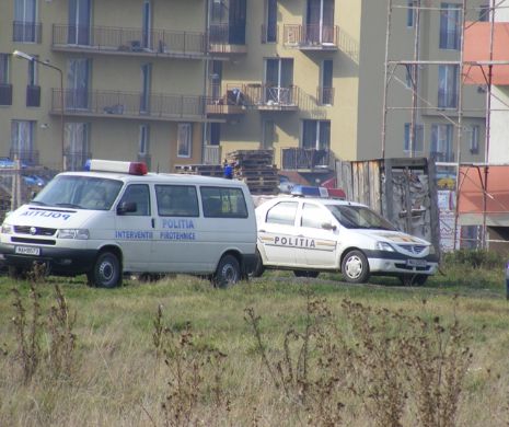 Exerciţiu MISTERIOS al Poliţiei Române la Cluj. Locuitorii s-au speriat când au văzut ZECI de mascaţi care intră într-un bloc nelocuit