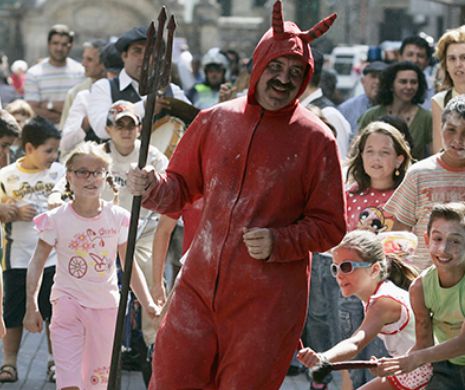 Exorciștii de la Vatican avertizează: Mulţi spun că Halloween este numai un carnaval, dar, de fapt, nu e nimic inocent sau distractiv în această sărbătoare