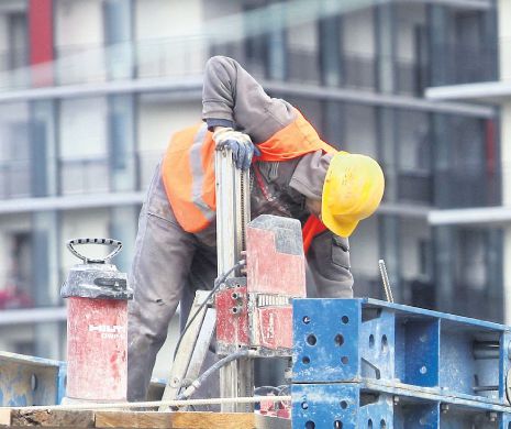 Fiscul blochează firmele care trimit români în străinătate