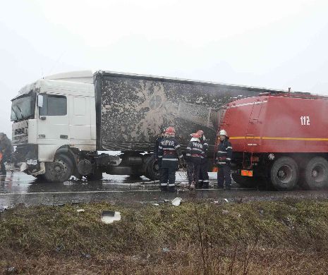 Loviți de două TIR-uri. Cum au ajuns doi soți în spital