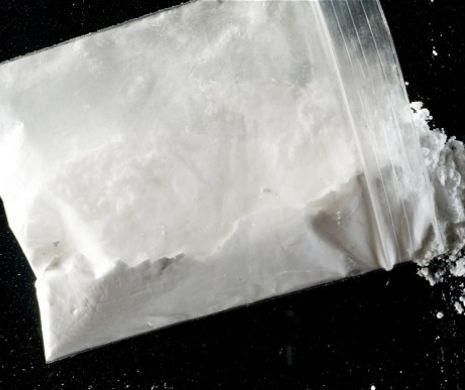 Mafia italiană a încercat să aducă în România cocaină. Un român complice a fost reţinut de DIICOT