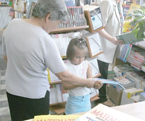 Manualele de clasa I ajung la elevi în clasa a II-a