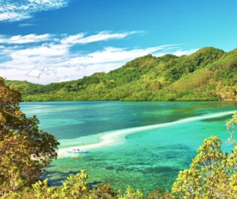 Pare un PARADIS tropical, dar ascunde un SECRET MORTAL. Galerie foto de pe cea mai PERICULOASĂ insulă din lume