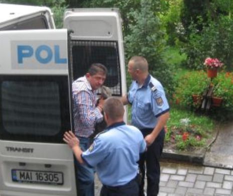 Polițistul care vămuia în interes personal la Siret, judecat pentru 42 de șpăgi