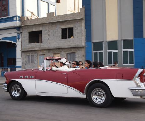 Prin Cuba lui Fidel Castro. Locul în care bărbatul străin se simte, în fine, Zeu pentru o femeie