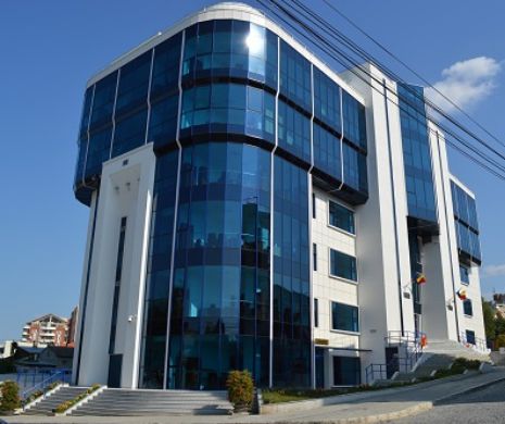 Profesori din Tulcea retinuti pentru luare de mită la Bacalaureat