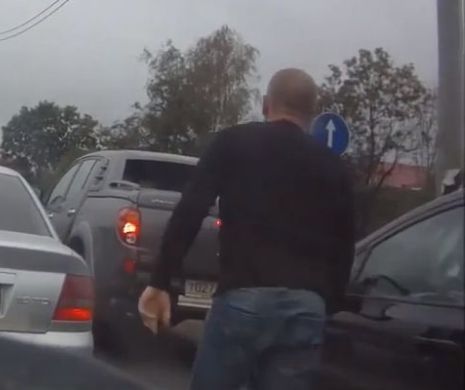 S-a apucat să facă SCANDAL în trafic. Habar nu avea cu ce-l aşteaptă celălalt şofer