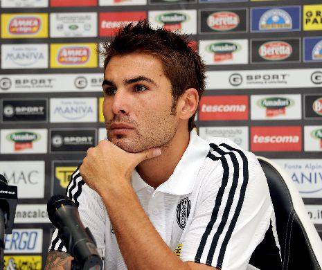 Scandal uluitor marca Adrian Mutu! A intrat pentru un barbat in casa, l-a rupt cu bataia, apoi i-a lasat 800 de euro pe noptiera!