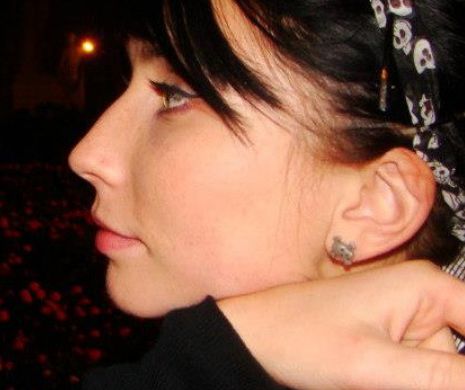 Scena absolut terifianta in care a fost gasita o adolescenta romanca: COMPLET GOALA...
