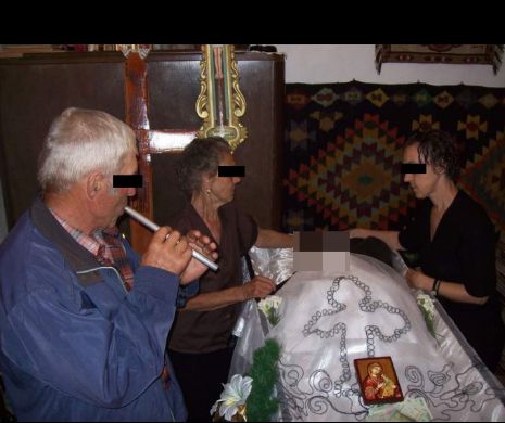 "Şi, dintr-o dată, MORTUL S-A RIDICAT!". Ce s-a întâmplat cu un bărbat din Dolj LA PROPRIA ÎNMORMÂNTARE face înconjurul lumii