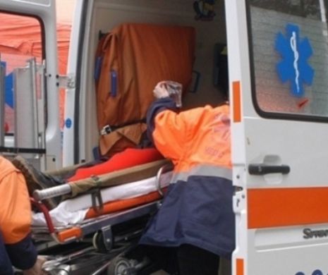 Tânără la spital după o ciocnire între trei maşini