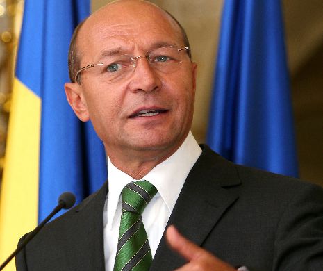 Traian Băsescu, Emil Boc și Elena Udrea, în Centrul Vechi