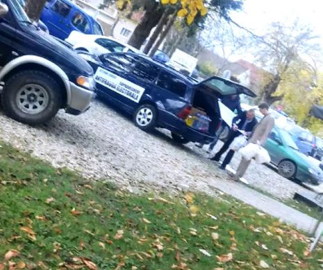 ALEGERI PREZIDENȚIALE 2014. Șoferul consilierului LIBERAL al primarului Timișoarei, folosit să împartă pachetele cu mâncare