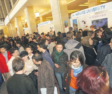 Americanii și britanicii se bat pe studenții români