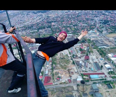 Cum a devenit VIRAL un film în care un sportiv extrem urcă pe unul  din cele mai înalte turnuri  din România CU MÂINILE GOALE I VIDEO
