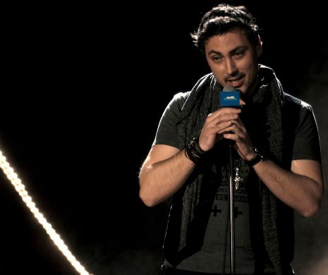 Este un cunoscut creator de modă, dar s-a apucat de film. Îl mai recunoști?
