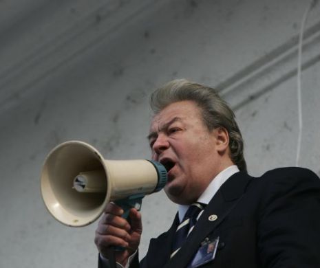 EXCLUSIV EVZ. Cum s-a încercat recrutarea lui Vadim Tudor pentru turnătorii despre „Europa Liberă”