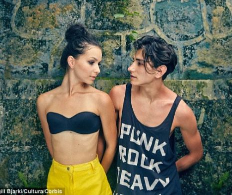 FORMULA MATEMATICĂ pentru "hipster" care demonstrează încercările oamenilor de a fi DIFERIȚI îi face pe toţi să fie la fel | FOTO și VIDEO