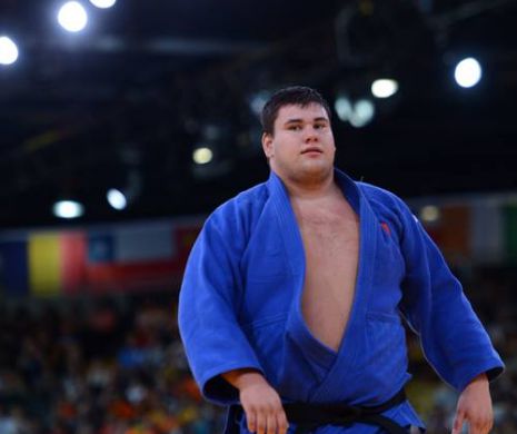 Un sportiv român a scos la licitație telefonul și căștile pe care le-a primit după participarea la Jocurile Olimpice