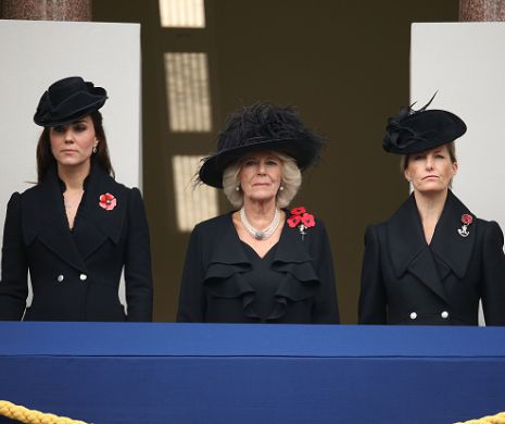 Kate Middelton, în negru la balconul palatului regal