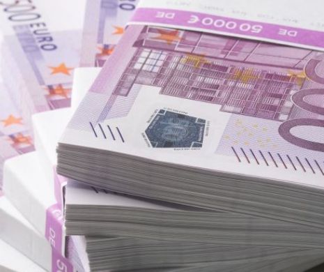 LEUL creşte în faţa EURO dar continuă SCĂDEREA în faţa DOLARULUI